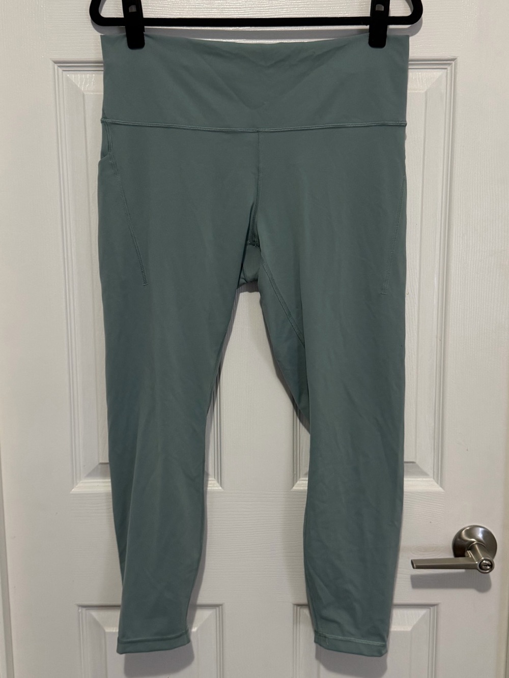 Lululemon Wunder Train Tight with Pockets in EUC